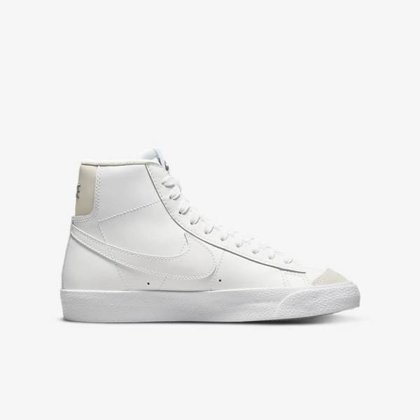 Nike Blazer Mid 77 Older Basketballschuhe Kinder Weiß Hellbraun Weiß | NK458ONG